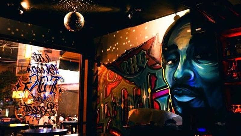 Họa tiết Grafiti độc - lạ được vẽ trên tường quán bar. Nguồn: Internet