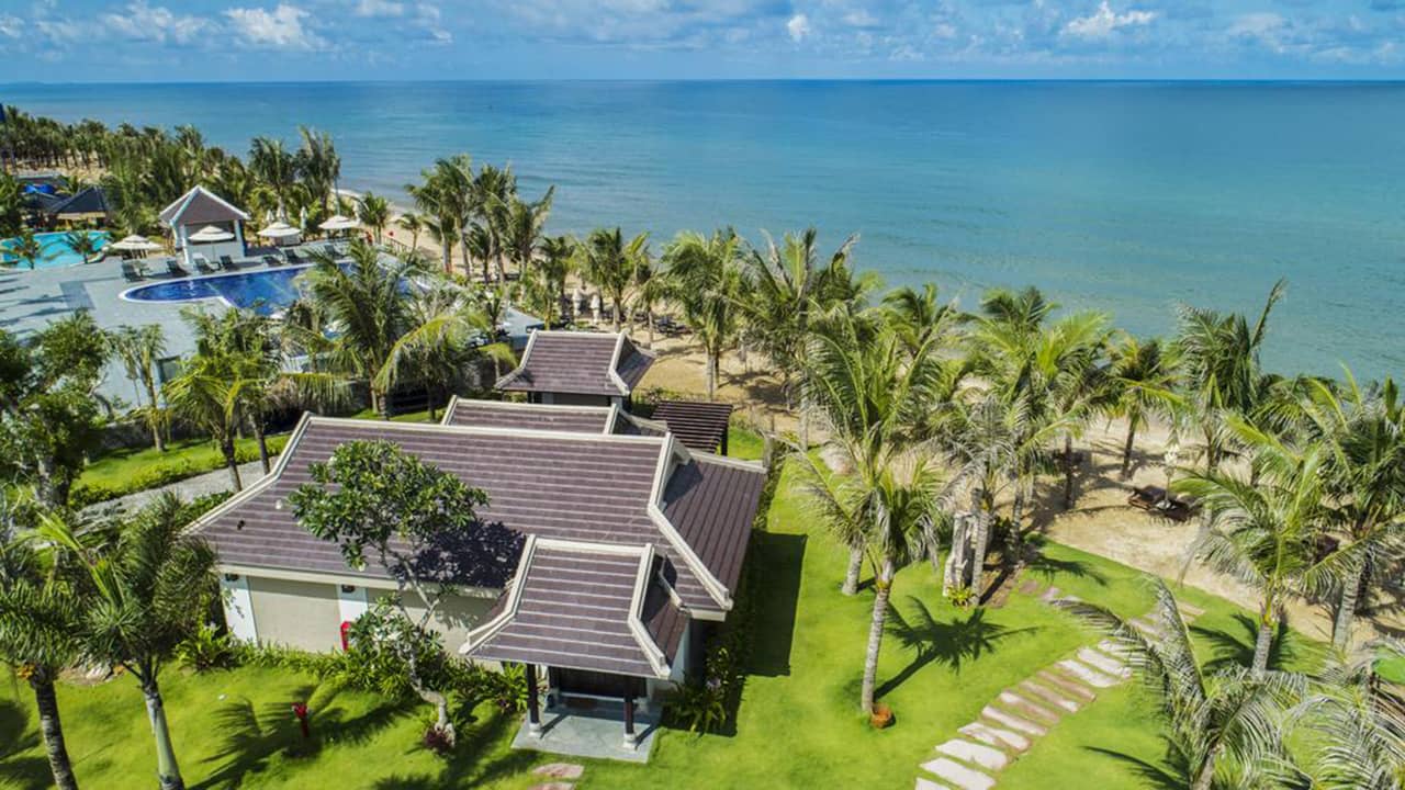 Anja Beach resort & spa Phú Quốc chìm trong những hàng dừa xanh mát