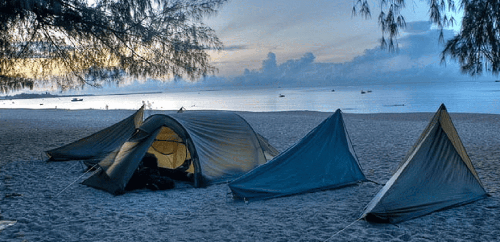 Những căn lều bình yên bên bãi biển
