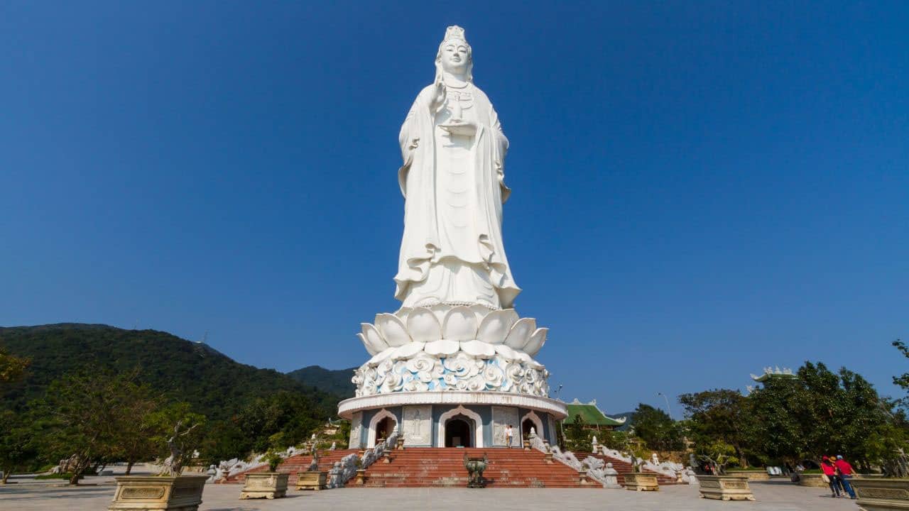 Chùa Linh Ứng là địa điểm du lịch về tâm linh nổi tiếng tại Đà Nẵng. Nguồn: Internet