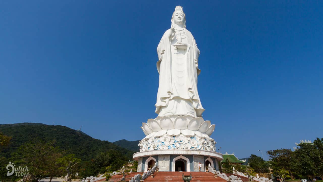 Chùa Linh Ứng Bãi Bụt có tượng Phật Quan Âm cao nhất Việt Nam
