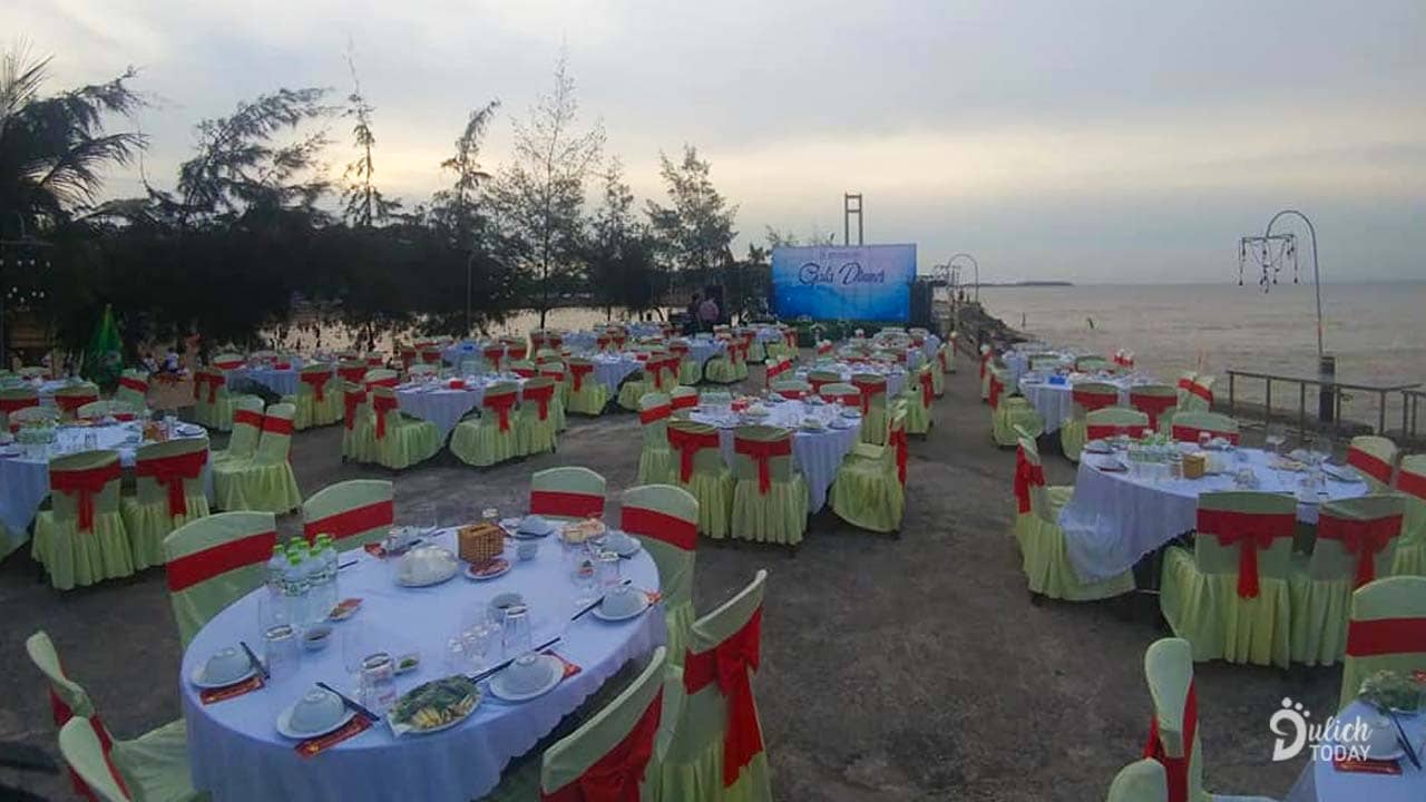 Gala dinner bên bãi biển do nhà hàng Hoa Biển tổ chức