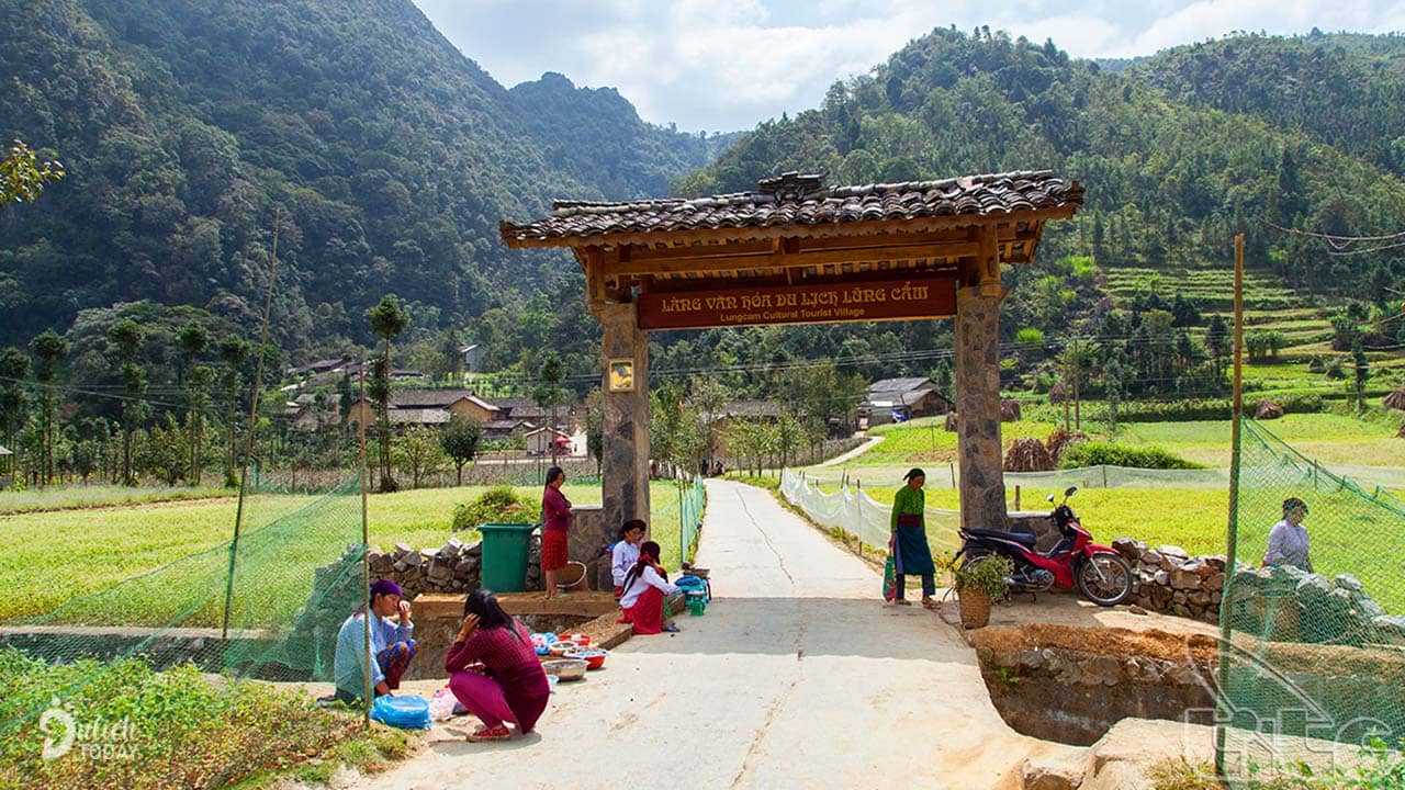Làng văn hóa Lũng Cẩm, nơi cư trú của rất nhiều người dân tộc khác nhau trên địa bàn Đồng Văn Hà Giang