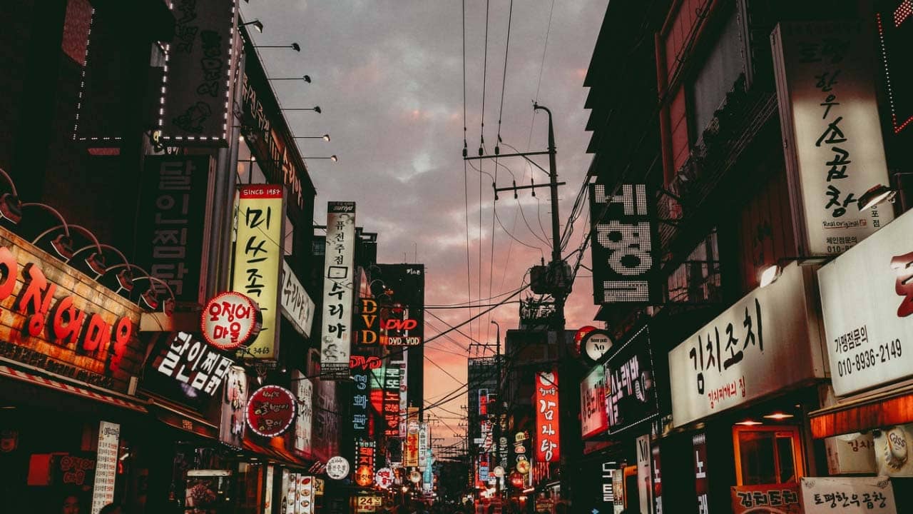 Seoul là một thành phố sôi động náo nhiệt, thiên đường mua sắm