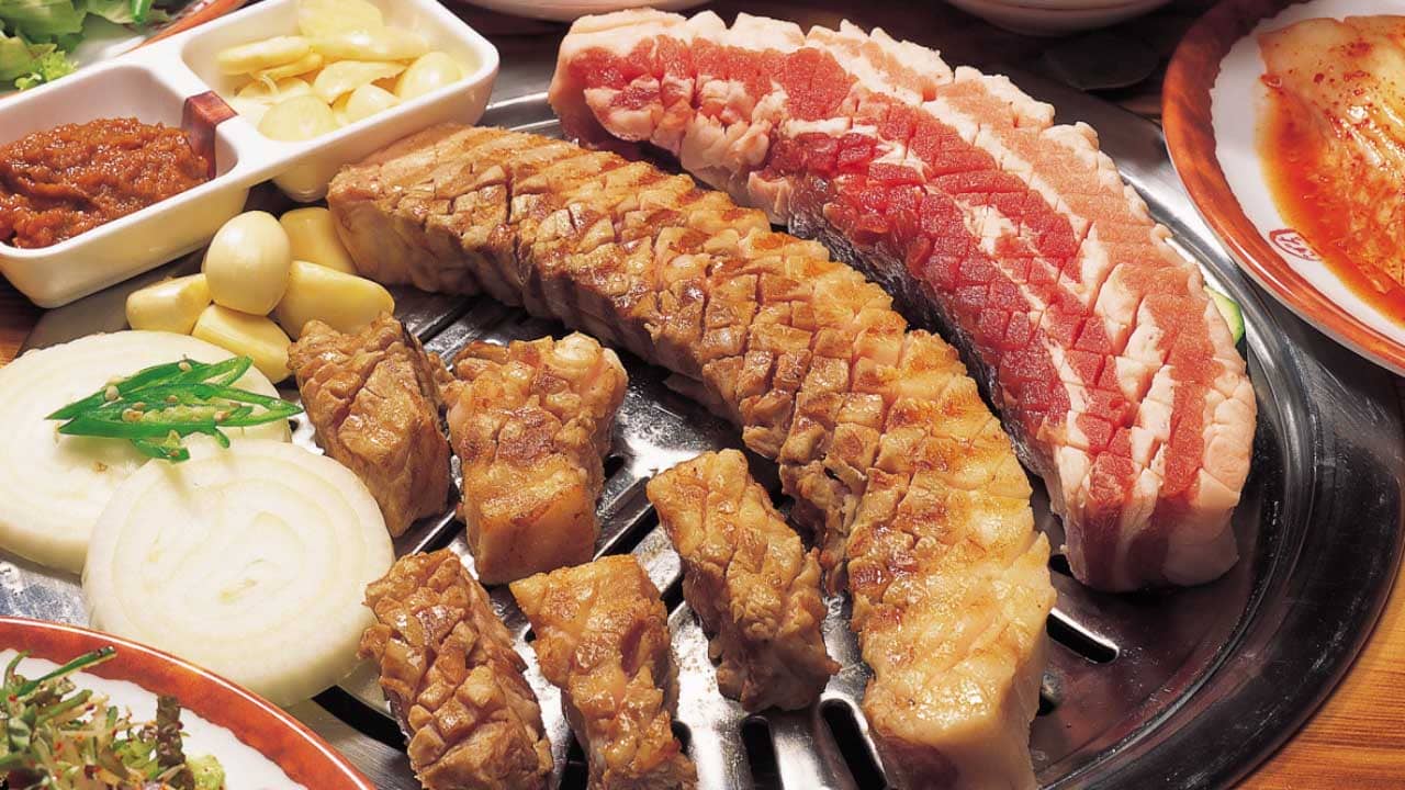 Thưởng thức thịt bò nướng Hàn Quốc 