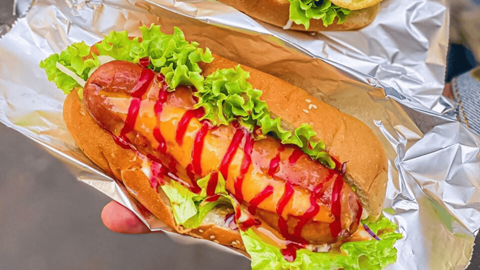 Bánh kẹp hotdog ngon khó cưỡng tiệm Hamada
