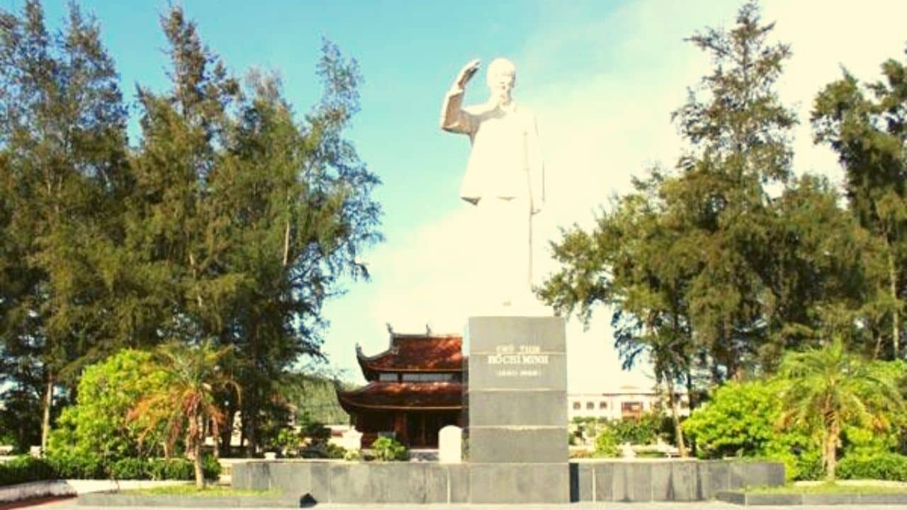 tượng Bác Hồ trên đảo Cô tô ahalong.com
