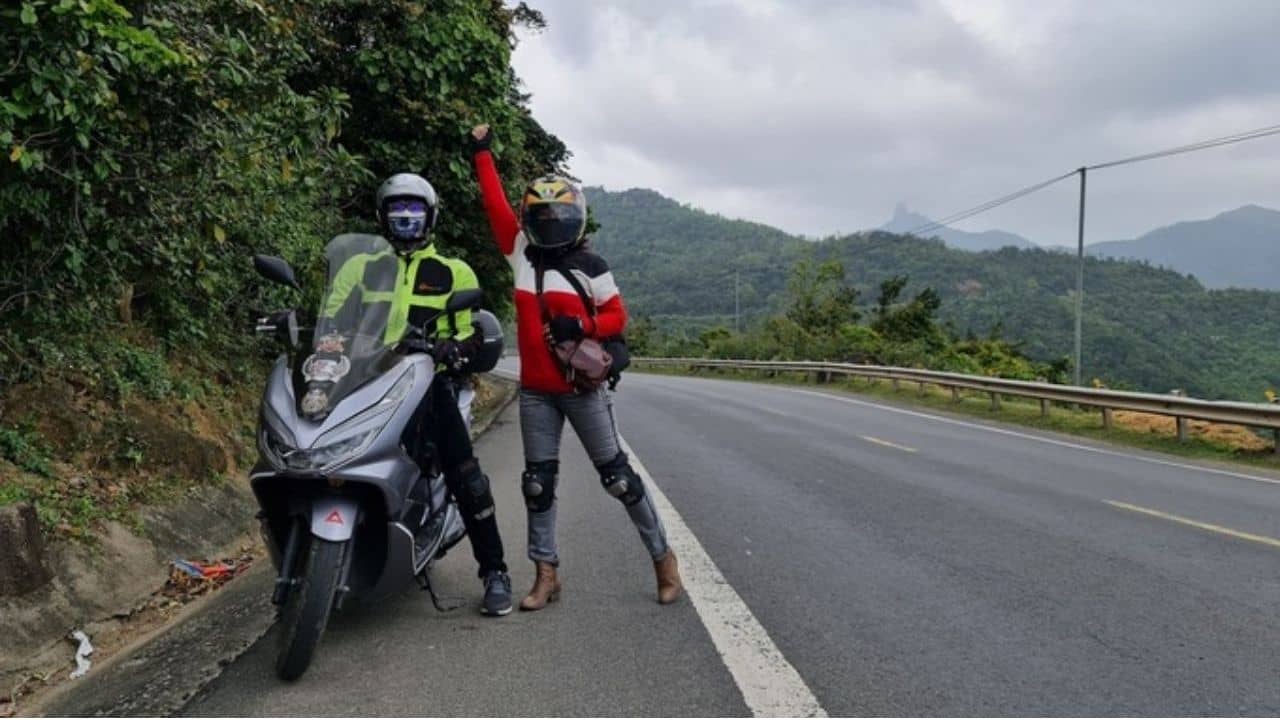 Khi thuê xe tại Minh's Motorbike Rentals bạn sẽ không cần phải lo mang theo mũ bảo hiểm hay áo mưa đi kèm nữa