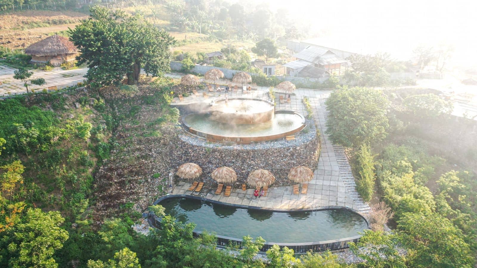 Bốn bể khoáng nóng tại Ban Mai Retreat