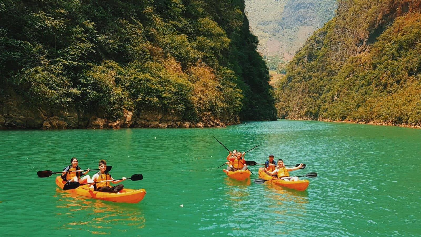 Trải nghiệm chèo thuyền Kayak trên sông Nho Quế