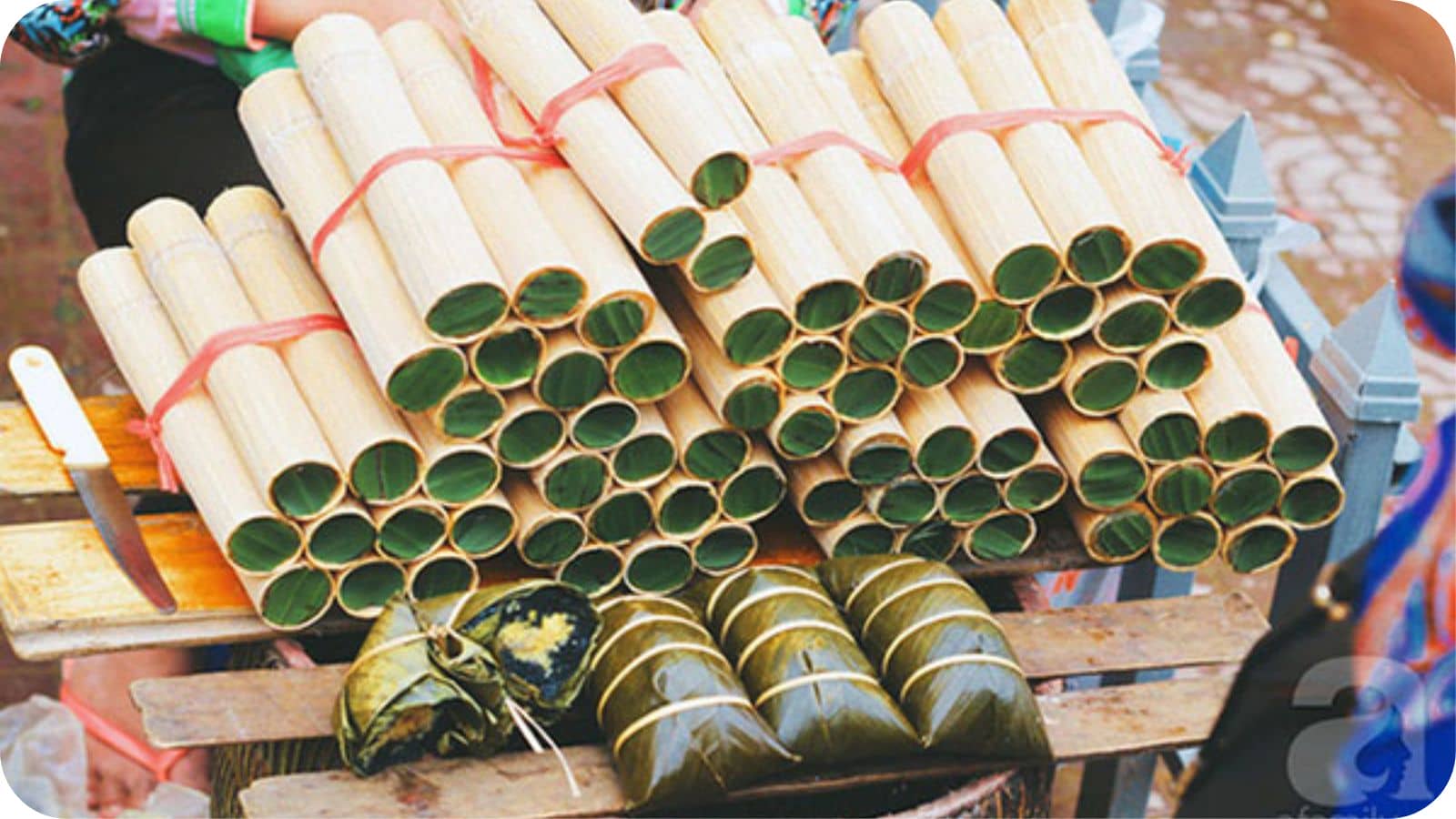 Những ống cơm lam Bắc Mê được bày bán tại chợ phiên