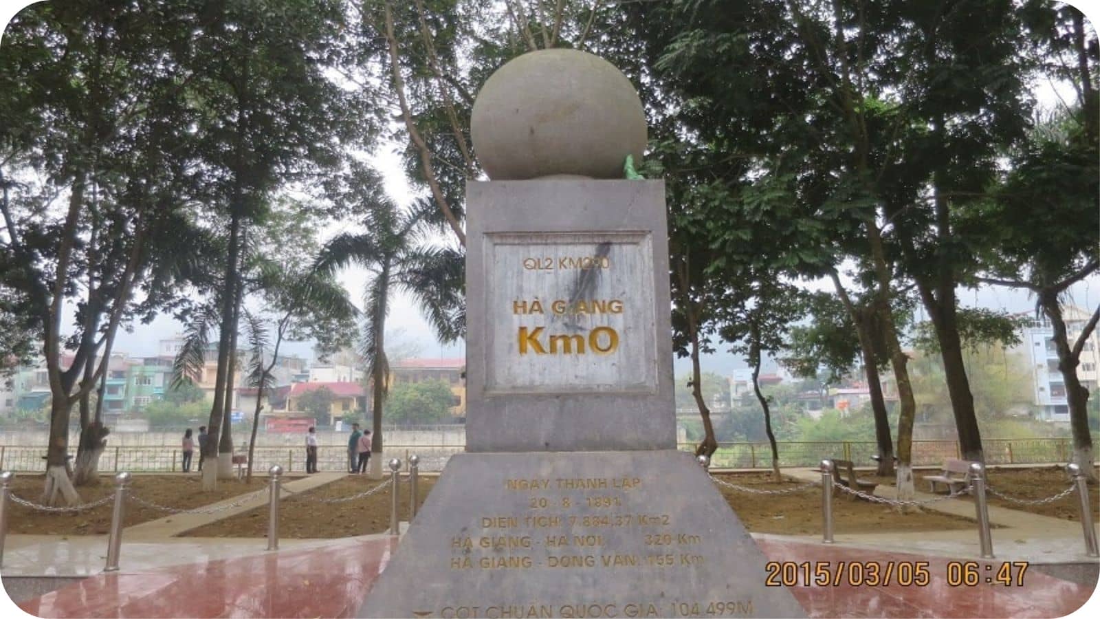 Cột mốc Km0 - điểm check in ấn tượng của thành phố Hà Giang