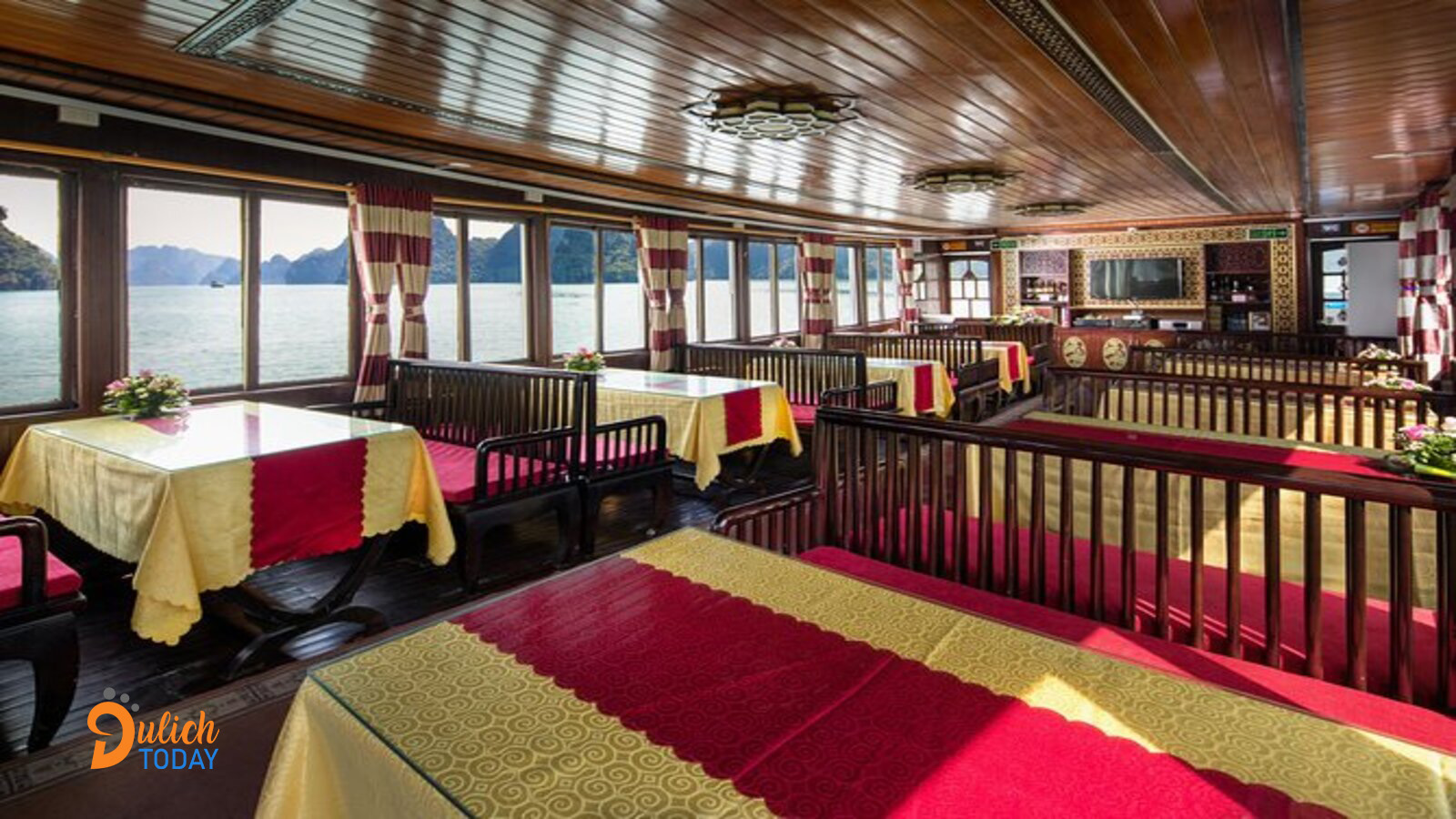 Nhà hàng trên tàu thăm thăm vịnh 4 tiếng 72 chỗ 