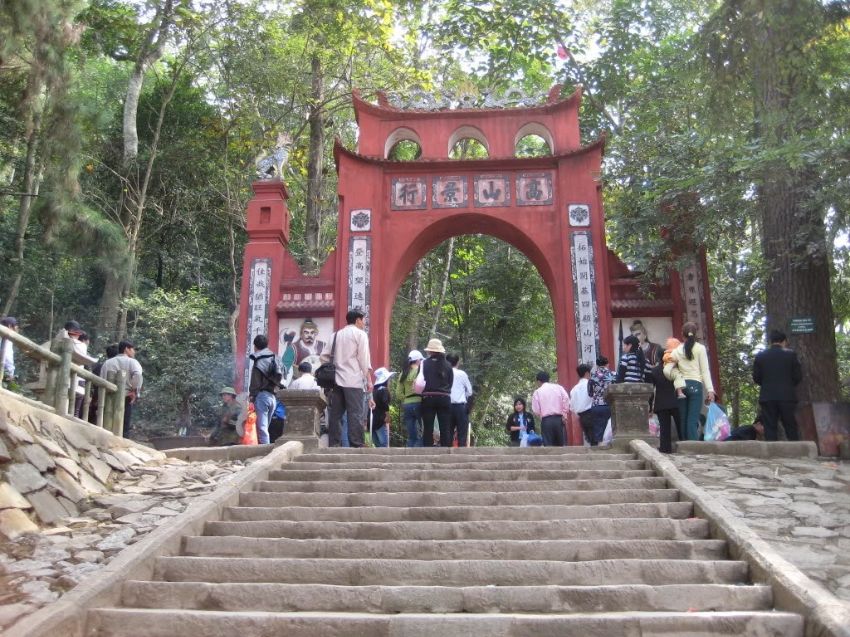 Cẩm nang tham quan Đền Hùng - Phú Thọ từ A đến Z năm 2024 dành cho du khách 4 den hung 4