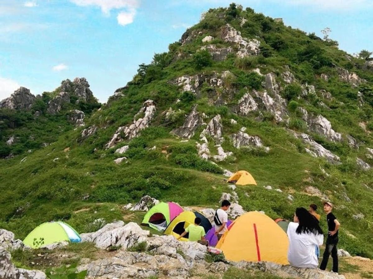 Cắm trại bên hồ quen rồi thì hãy thử đến cắm trại trên Núi Trầm, Hà Nội để thưởng thức cảm giác mới lạ