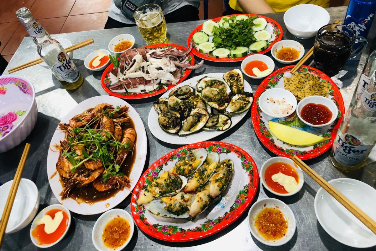 Các món ăn quán hải sản Kim Yến bán về đêm