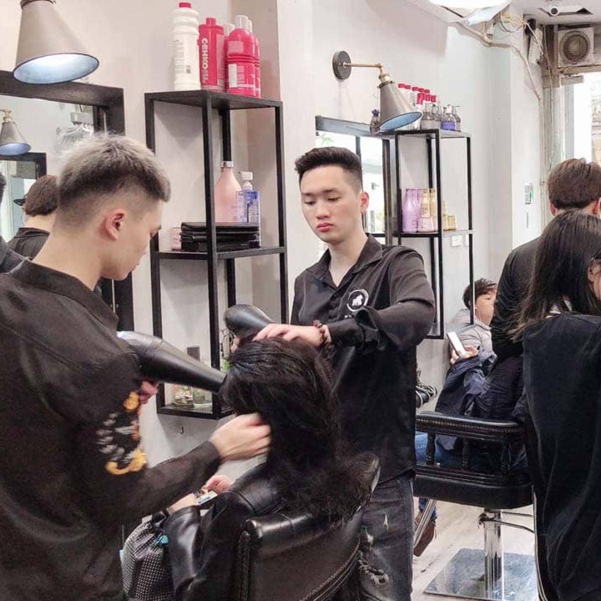 Không gian sang trọng trong tiệm cắt tóc nữ Đà Nẵng Việt Paris Hair Salon