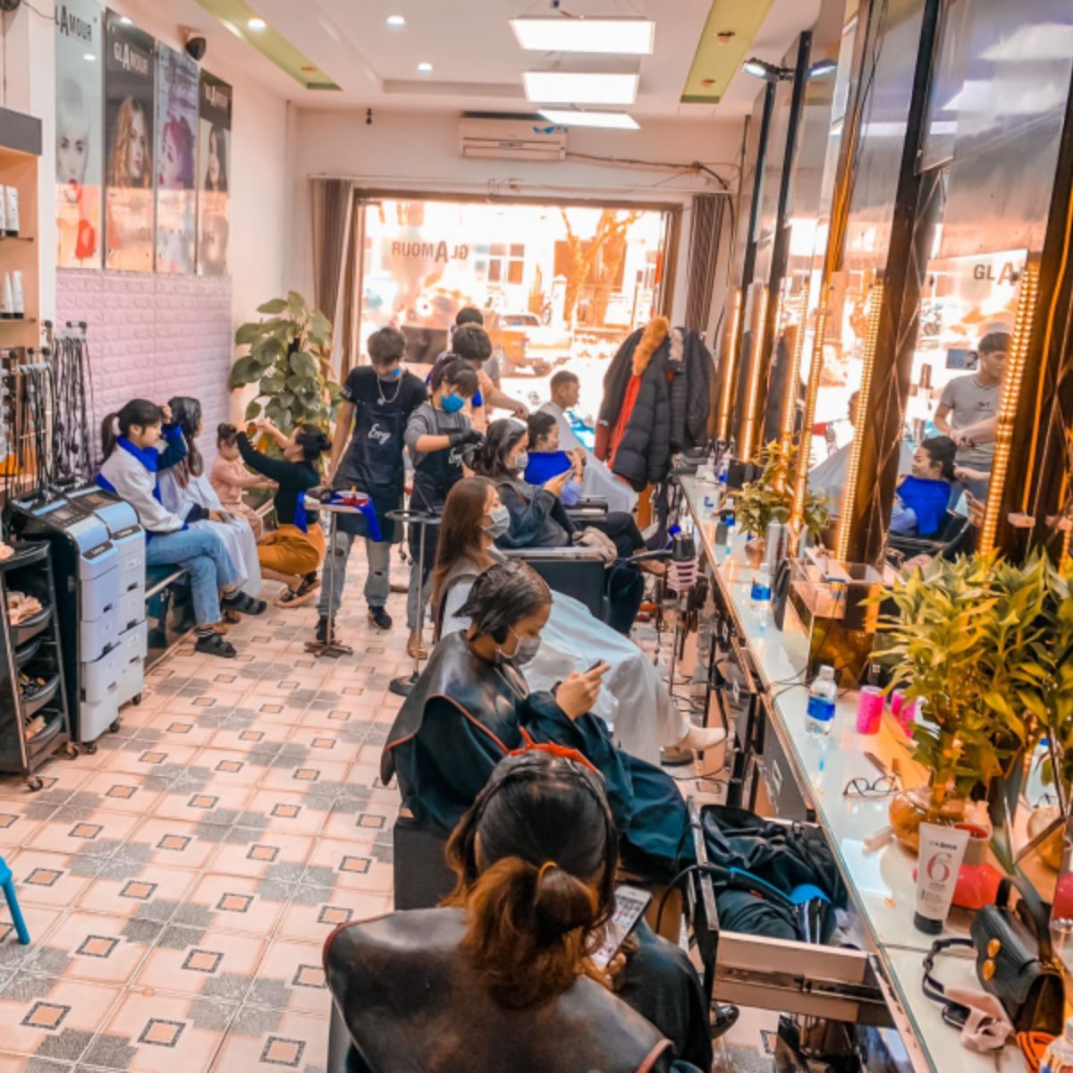 Tiệm cắt tóc nữ Đà Nẵng như BO luôn đón nhận lượng khách hàng đông đảo