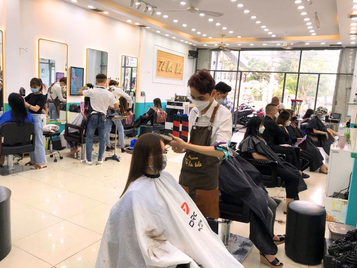 Không gian tiệm cắt tóc Tú Ka Wa