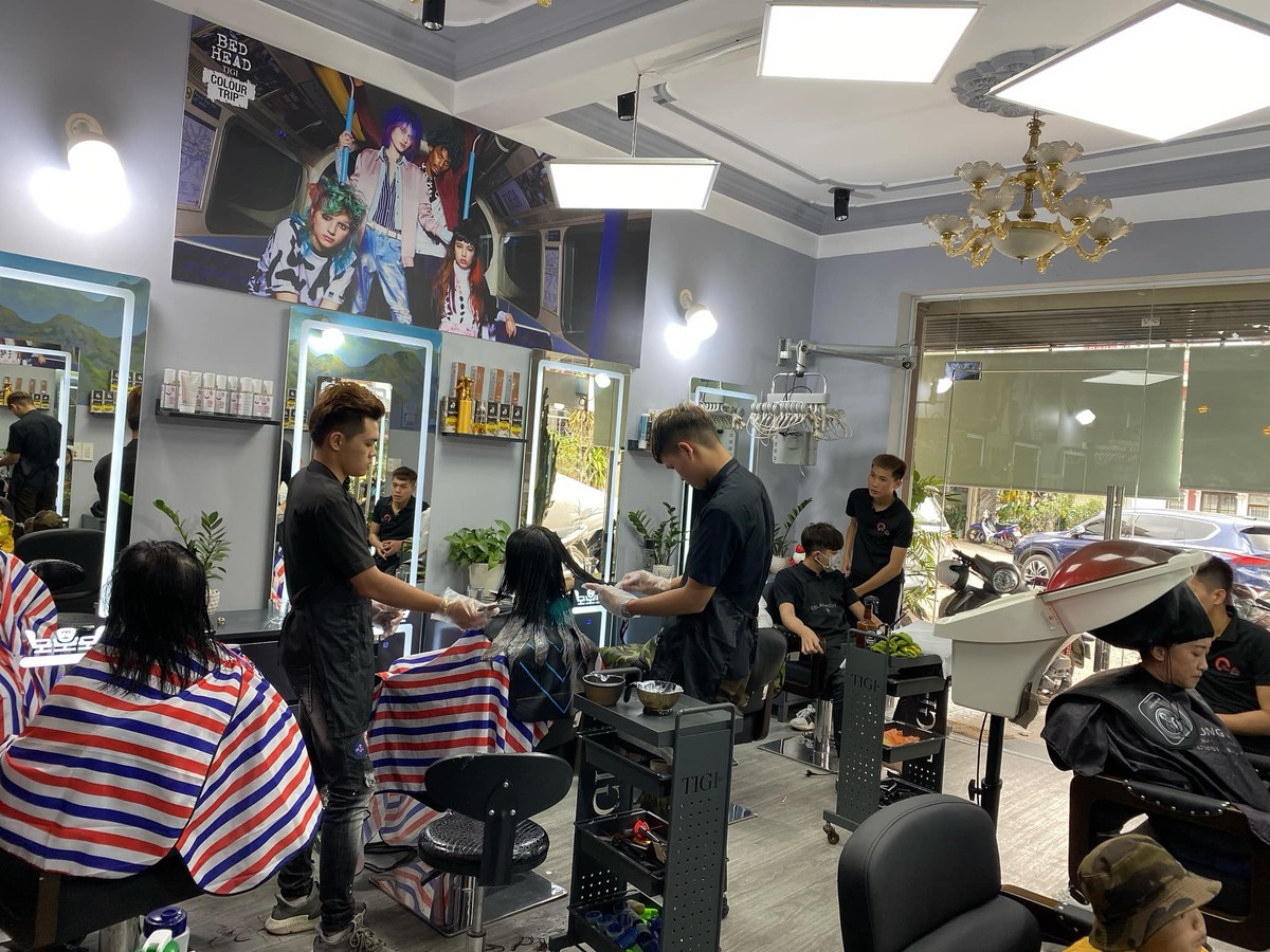 Không gian tấp nập tại tiệm cắt tóc nữ đẹp ở Đà Lạt - Salon Phúc Bảo