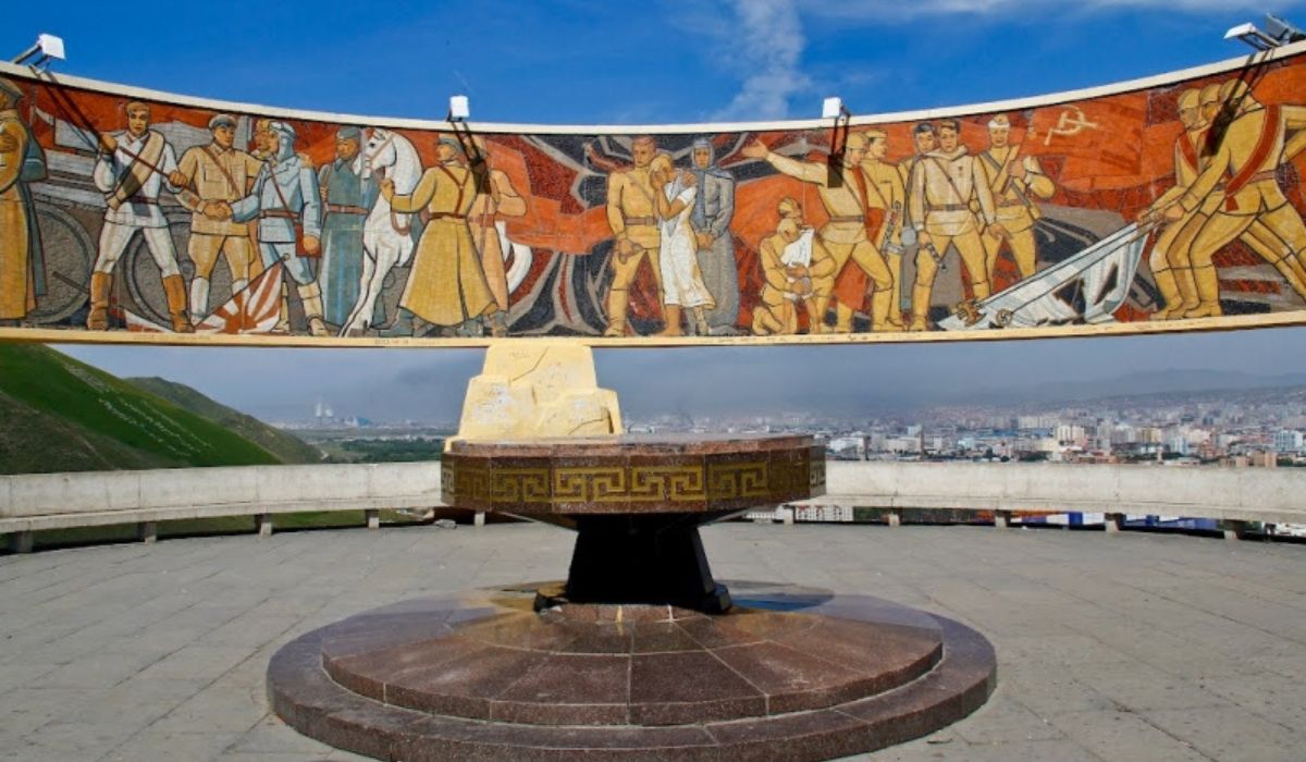 Bức tranh tròn miêu tả tình hữu nghị giữa Liên Xô và Mông Cổ