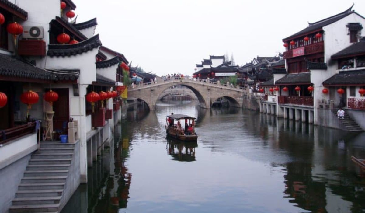 Thị trấn cổ lớn nhất Trung Quốc - Ô Trấn cũng là địa điểm tham quan hấp dẫn, mang lại cảm giác xưa cổ 