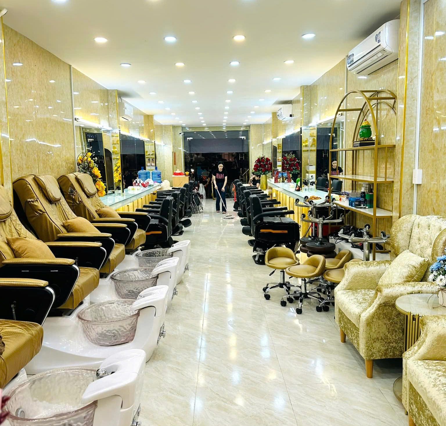 Mai Anh Beauty Salon tọa lạc tại số 45 Lê Anh Xuân, Phường Bến Thành, Quận 1
