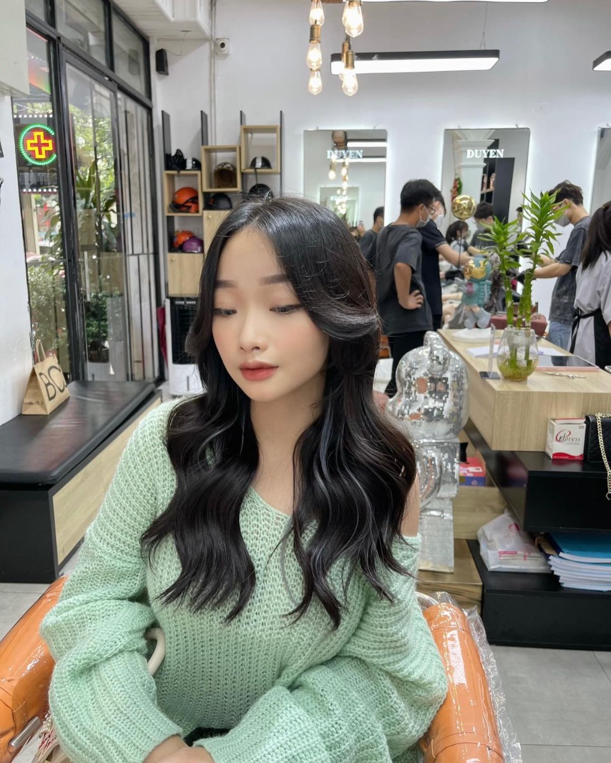 Mái tóc xoăn lơi Hàn Quốc thời thượng tại Duyen Hair Studio 