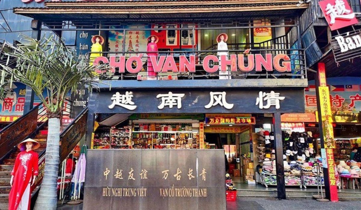 Chợ Vạn Chúng - Buôn bán đặc sản Việt Nam và Trung Quốc