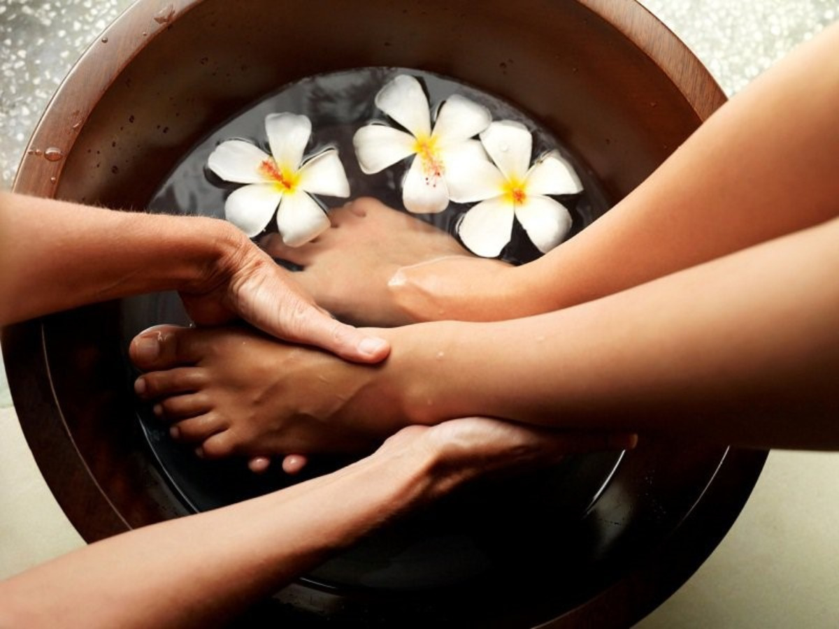 Massage chân thư giãn tại Nhật Lệ Spa