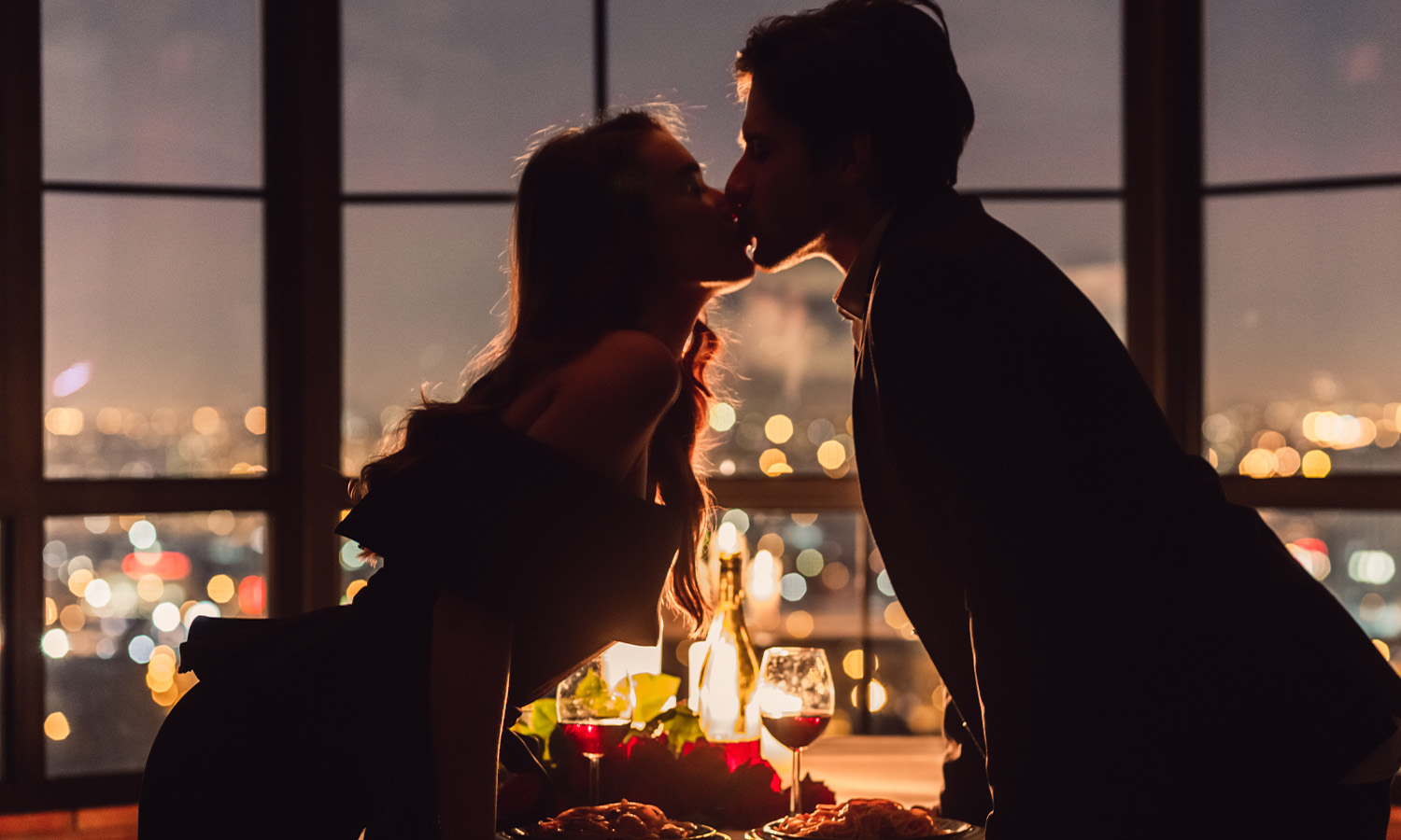 Một buổi hẹn ăn tối tại những địa điểm lãng mạn cùng nhau là ý tưởng tuyệt vời trong đêm valentine