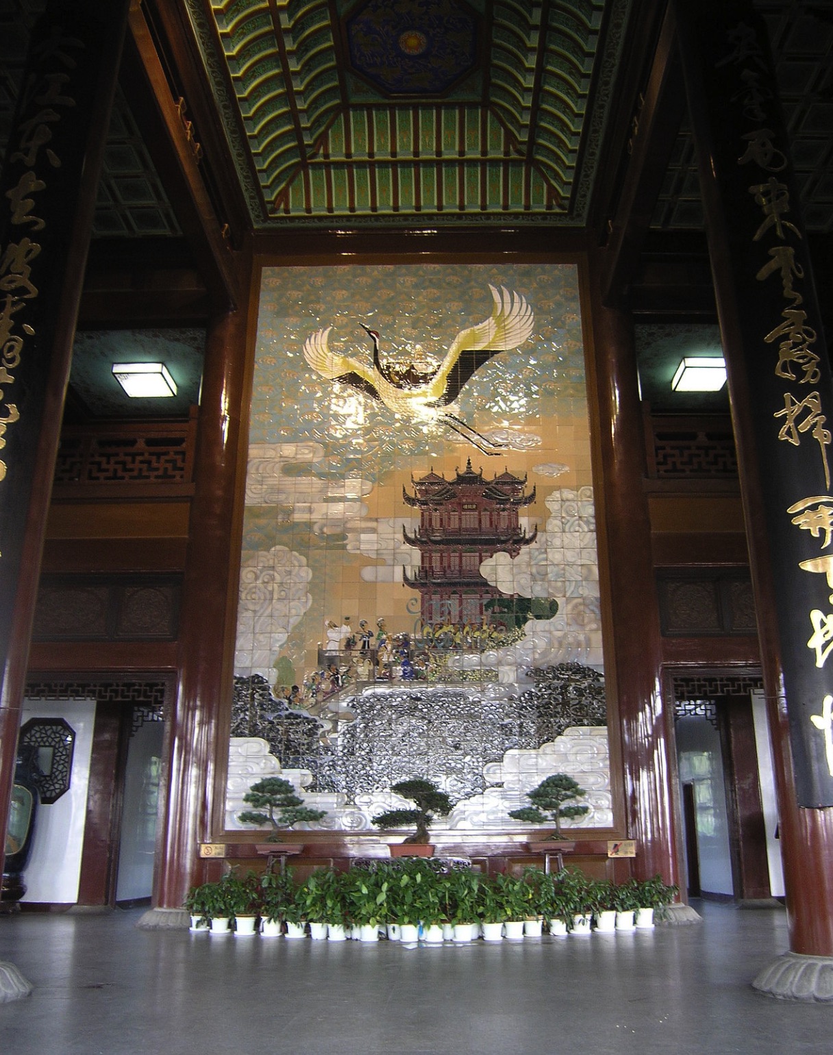 ben trong hoang hac lau